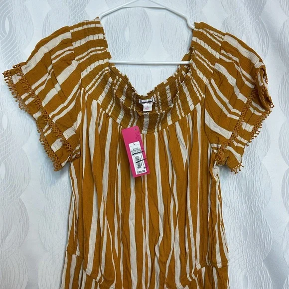 Xhilaration jumpsuit NWT large gold metal/off white - Picture 4 of 9